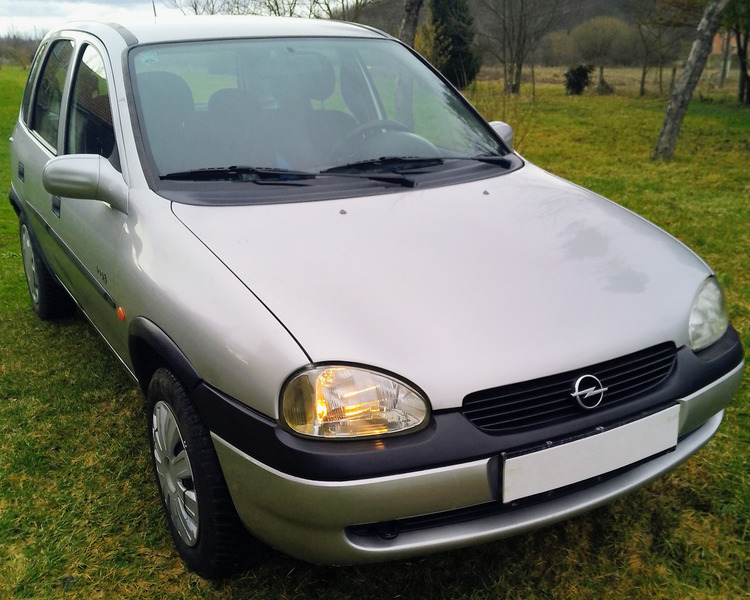 Prodajem OPEL CORSU 100 E Limitirana serija za 100 godina O P E L A