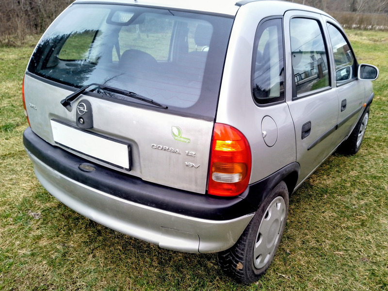 Prodajem OPEL CORSU 100 E Limitirana serija za 100 godina O P E L A - 2/4