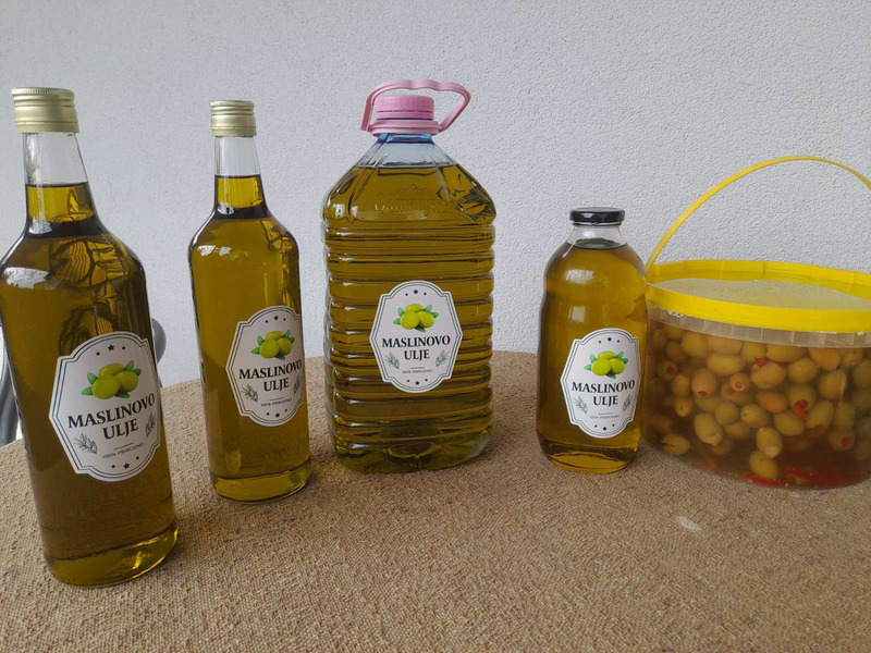 Domace maslinovo ulje i masline